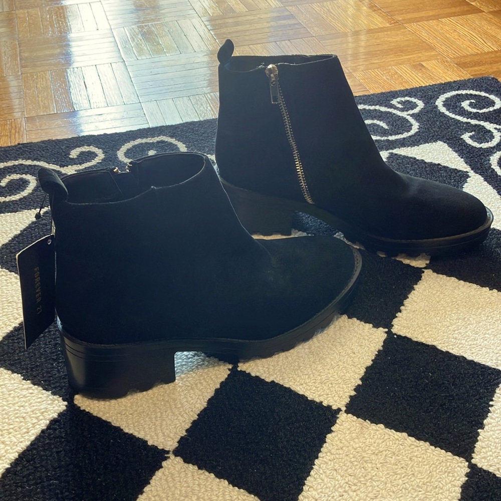 NWT Forever 21 Black low platform boots.